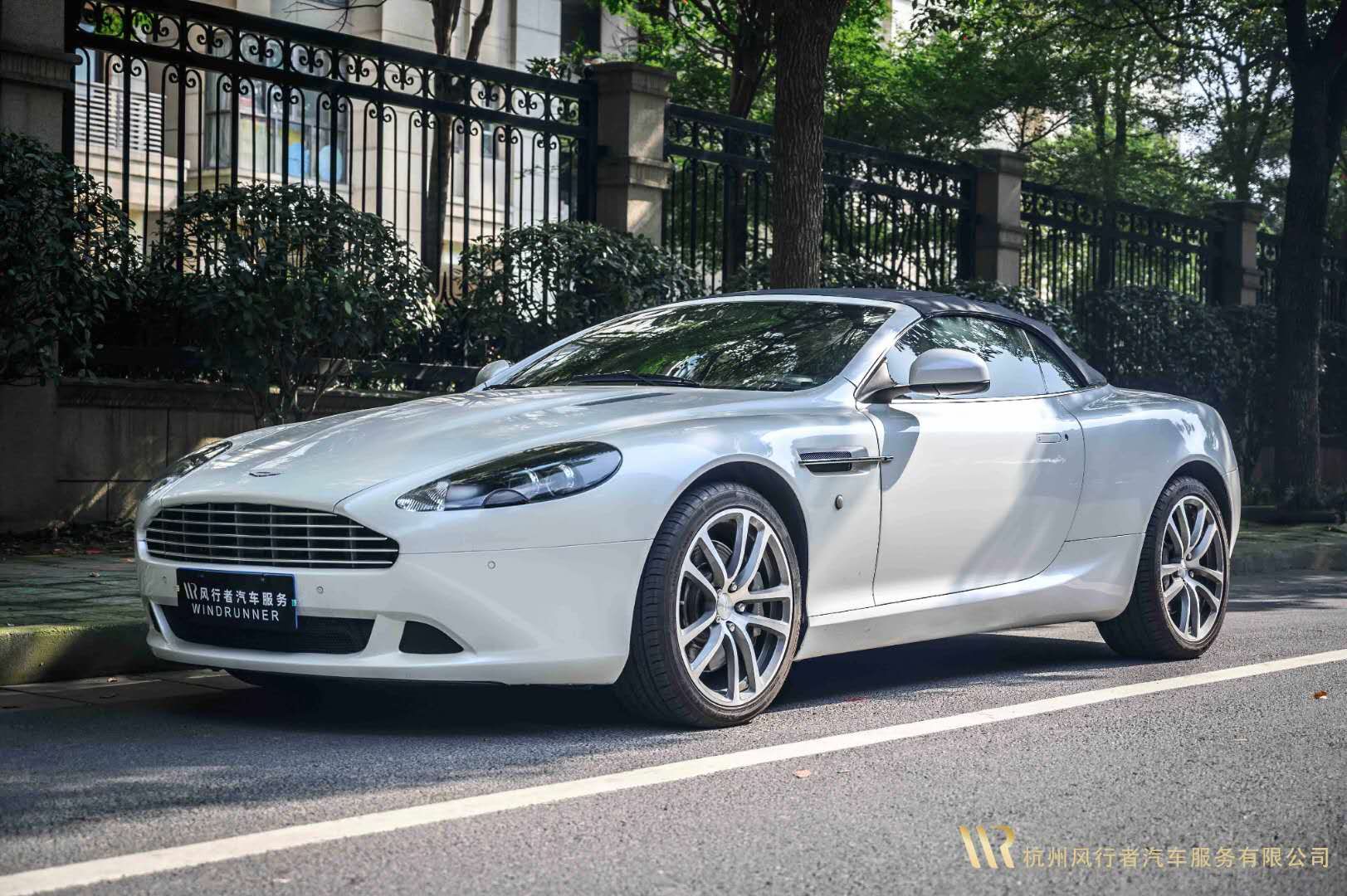 豪车出租 阿斯顿马丁DB9（敞篷）　 裸车2座自驾出租